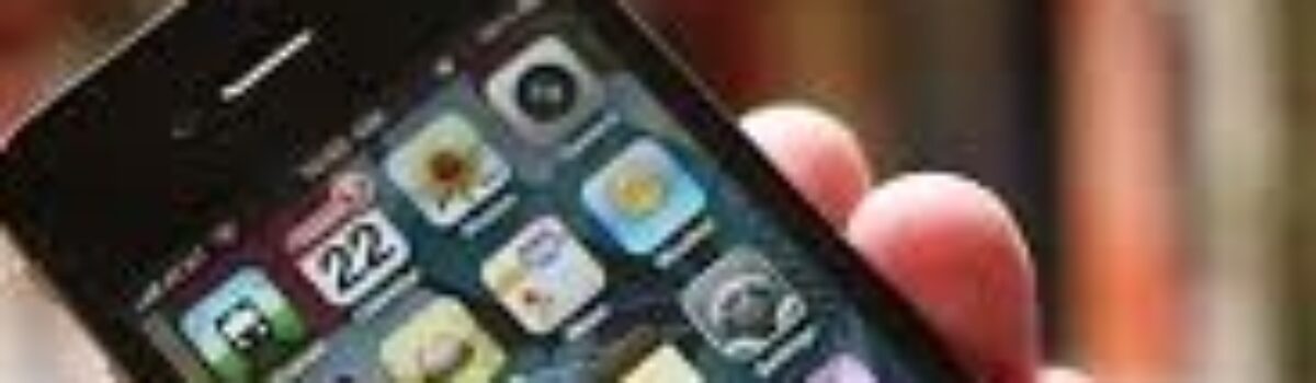 August News & Tips: iPhone Apps Snatching Data,Win8, Yahoo Hack & More